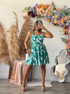 AMF030-010300 VESTIDO CORTO CON ESTAMPADO DE FLORES ❌AGOTADO❌