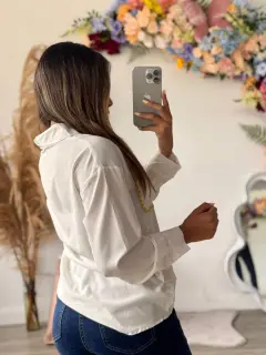 HZS080-060801 CAMISA CON DETALLES EN DORADO EN BOLSILLOS MANGA LARGA