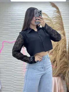 PS043-150224 CAMISA MANGA LARGA CON DETALLES DE ENCAJE Y TRANSPARENCIA UNICOLOR